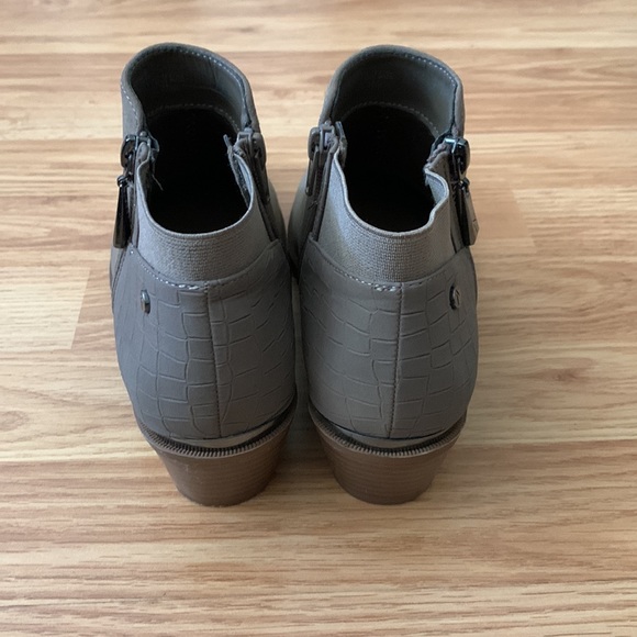 Simply Vera Wang Taupe Booties. Suede. Size 7.5. Lightly worn - Picture 3 of 3